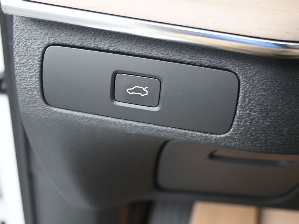 2026 Volvo XC90 Ultra - Photo 14