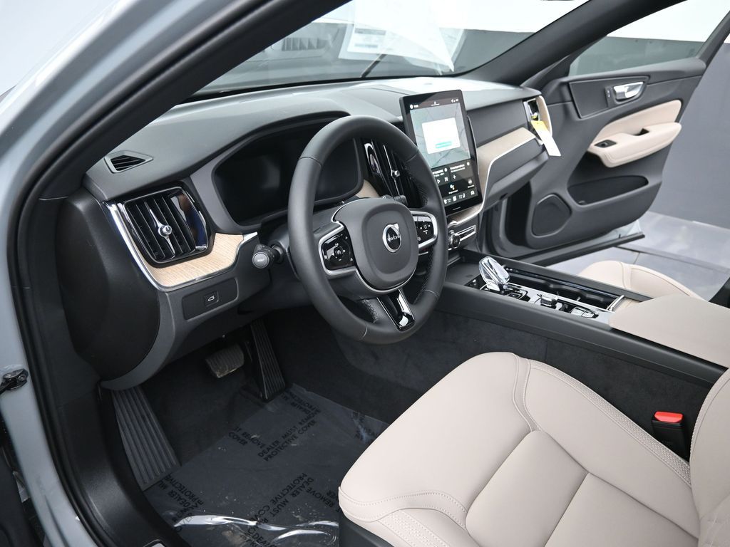 2026 Volvo XC60 Plus - Photo 14