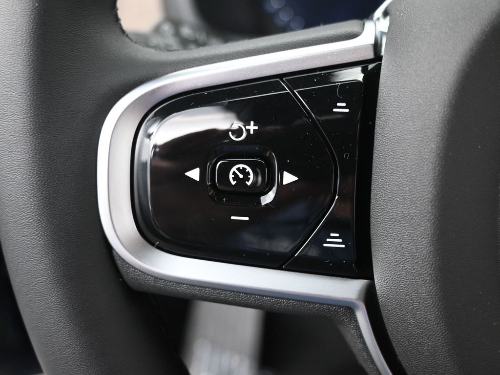 2026 Volvo XC90 Plus - Photo 17