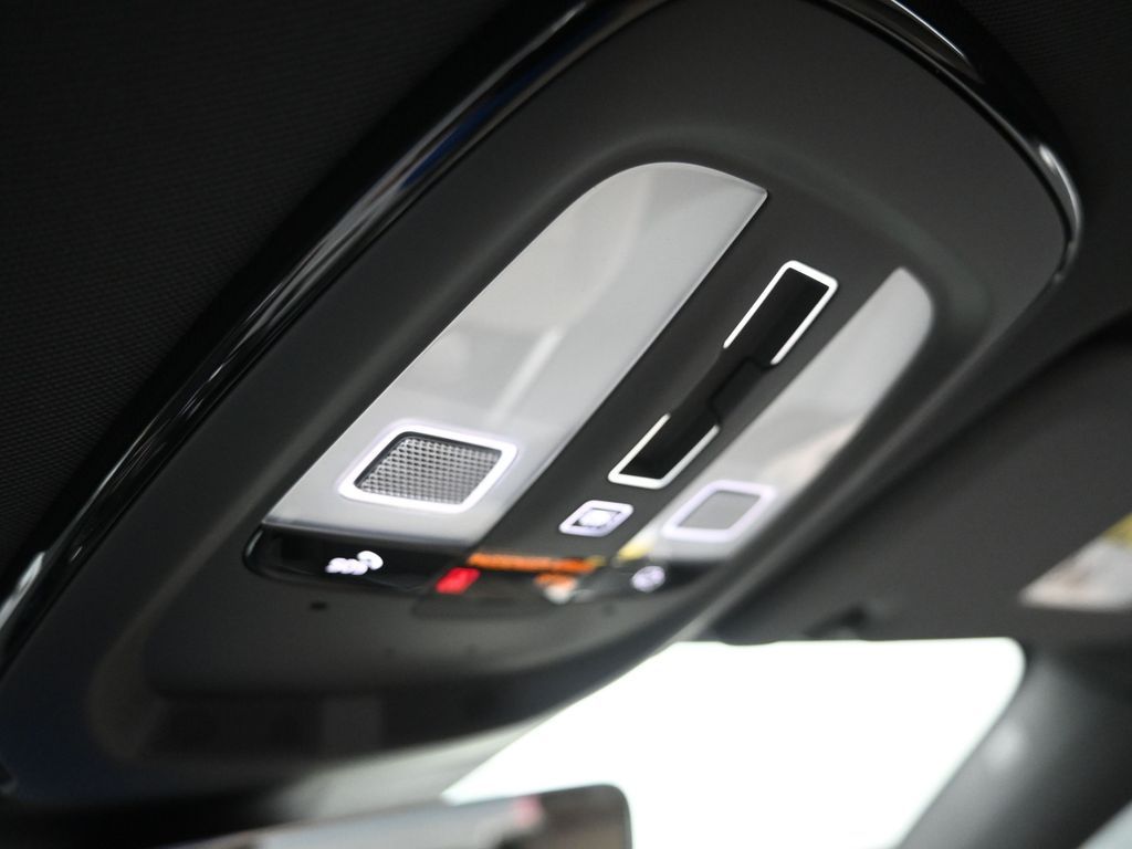 2026 Volvo XC60 Plus - Photo 25