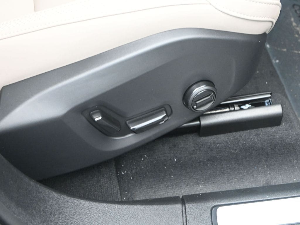 2026 Volvo XC60 Plus - Photo 36