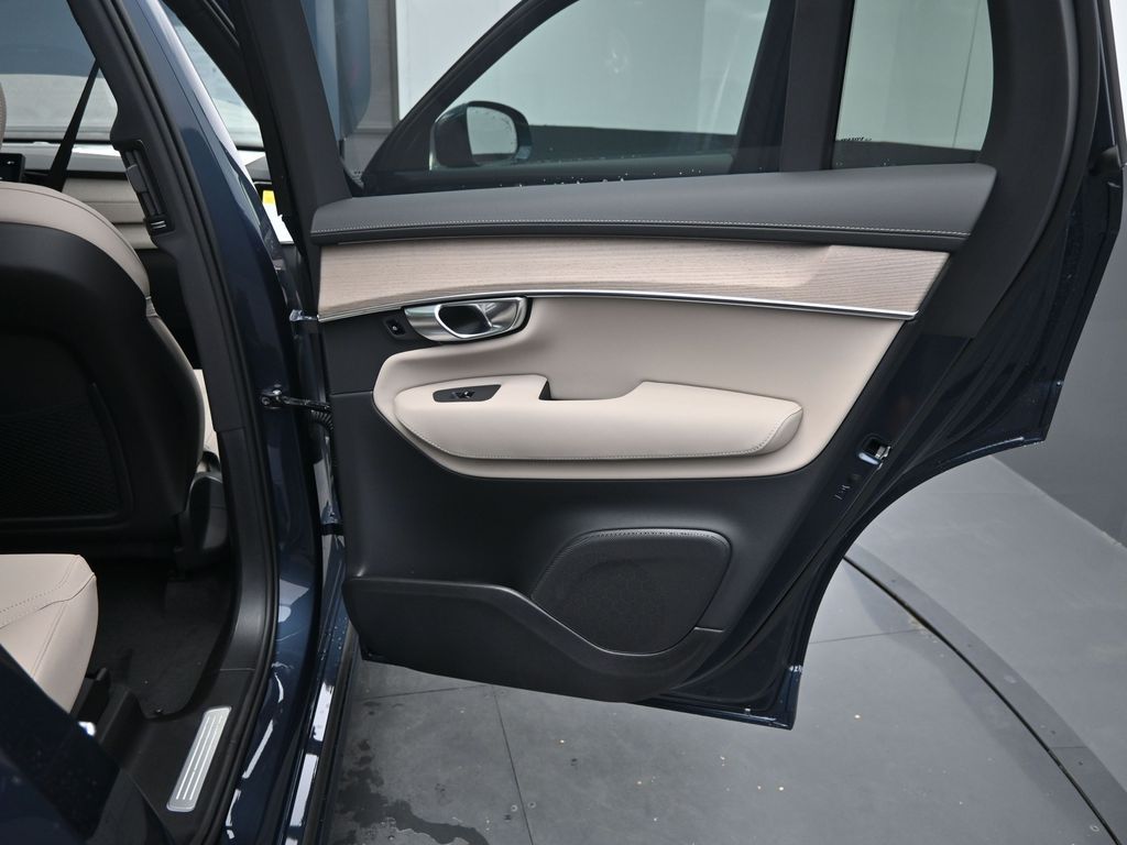 2026 Volvo XC90 Plus - Photo 34