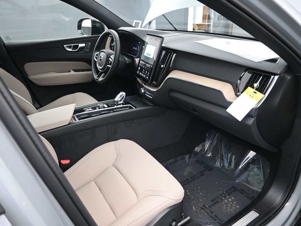 2026 Volvo XC60 Plus - Photo 38