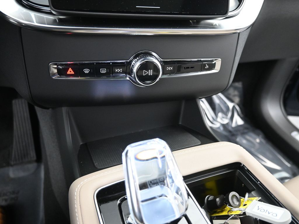 2026 Volvo XC90 Plus - Photo 23