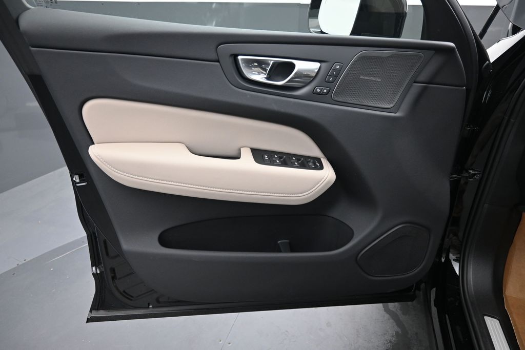 New 2026 Volvo XC60 plug-in hybrid T8 Plus SUV