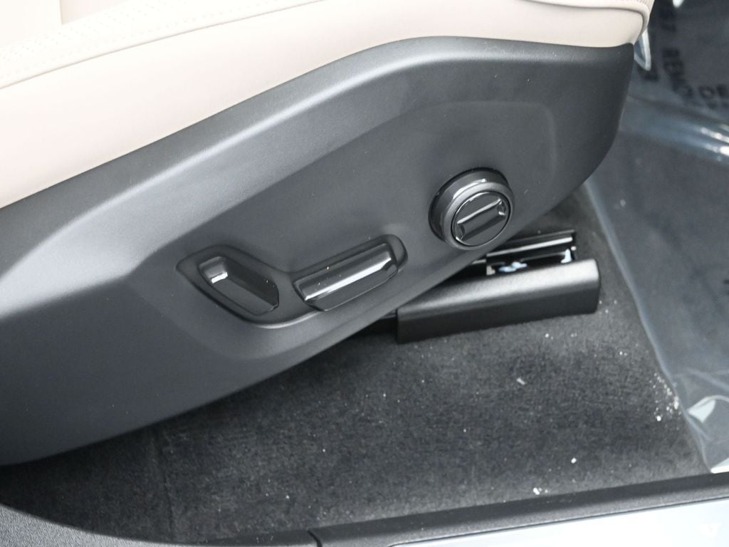 2026 Volvo XC90 Plus - Photo 38