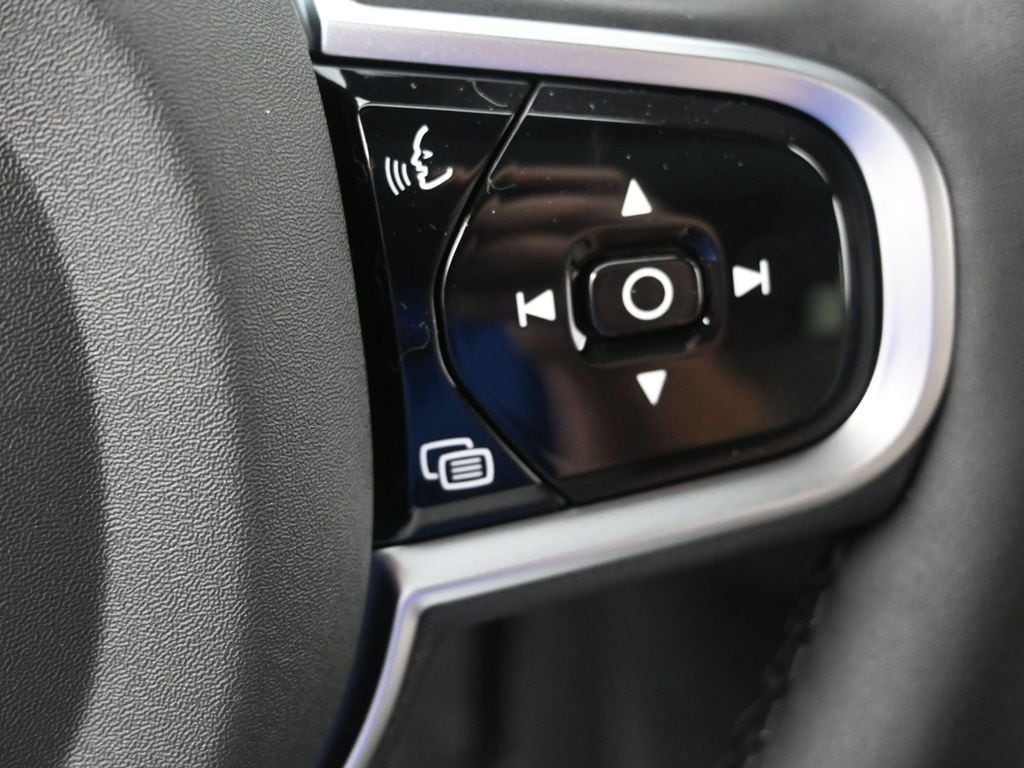 2026 Volvo XC60 Plus - Photo 19