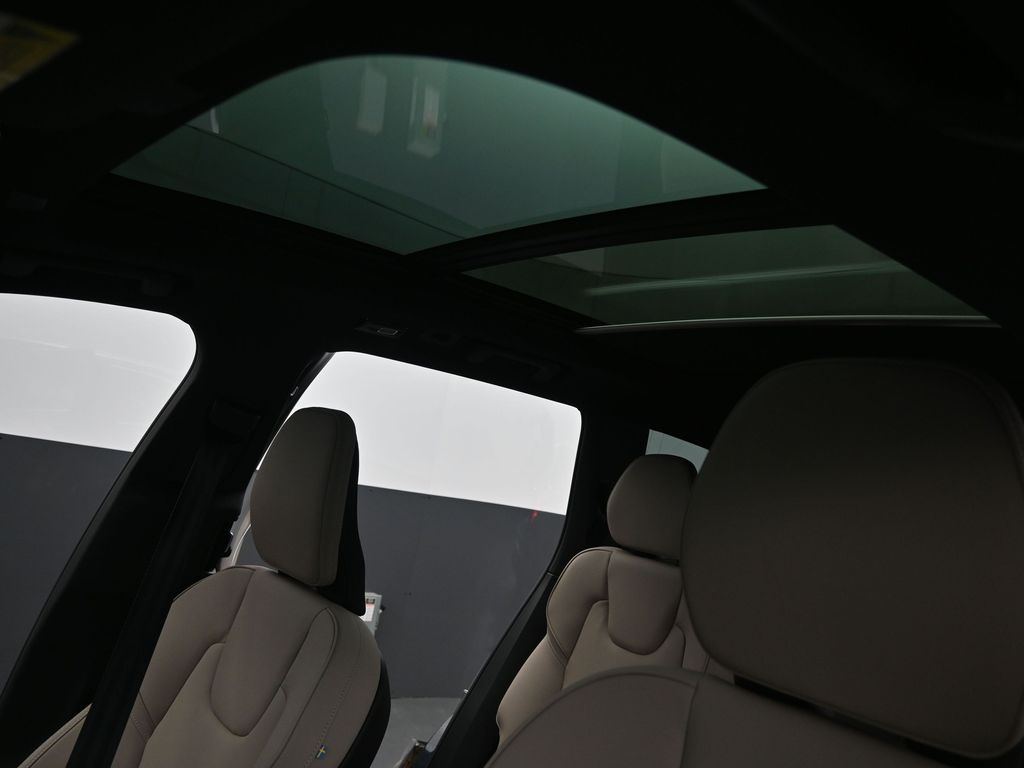 2026 Volvo XC90 Plus - Photo 26