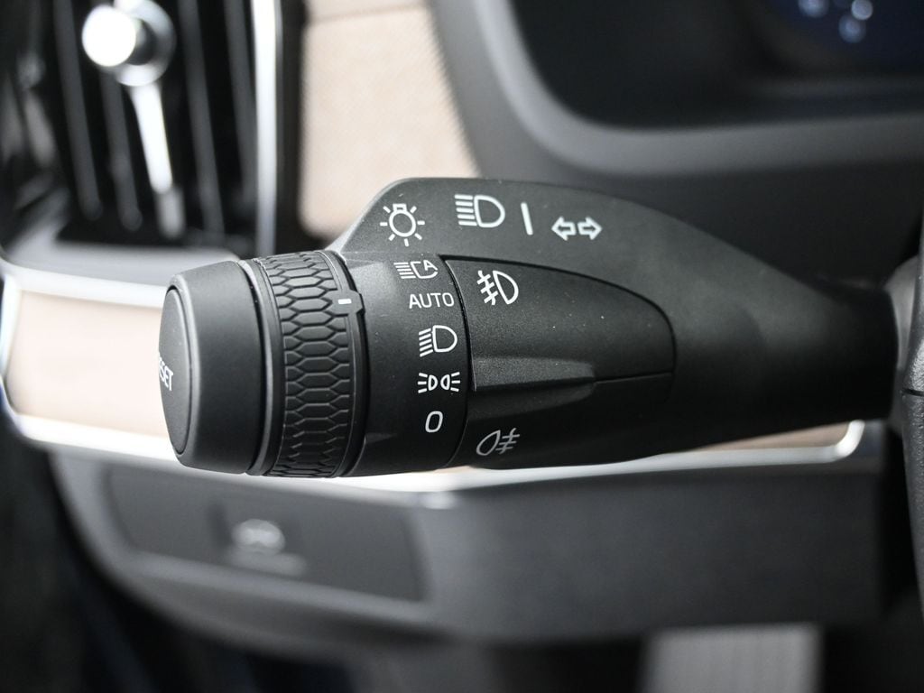 2026 Volvo XC90 Plus - Photo 16