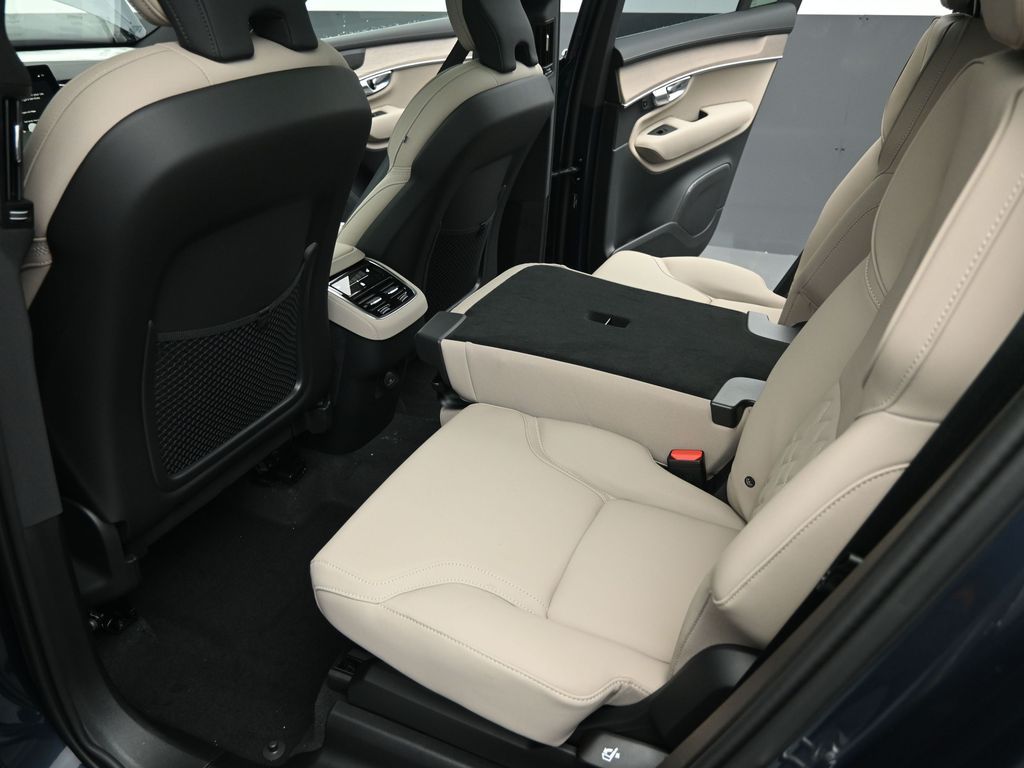 2026 Volvo XC90 Plus - Photo 28