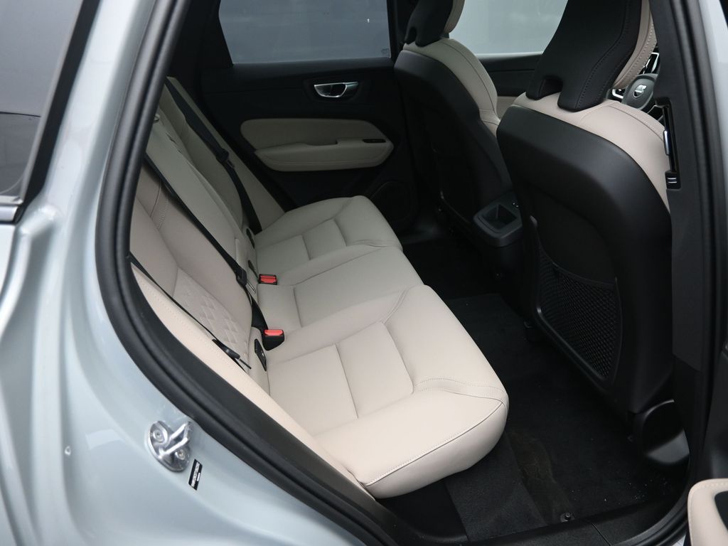 2026 Volvo XC60 Plus - Photo 33