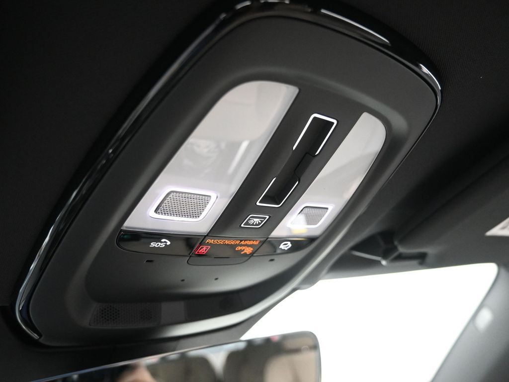 2026 Volvo XC90 Plus - Photo 25