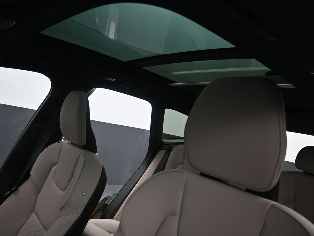 2026 Volvo XC60 Plus - Photo 26