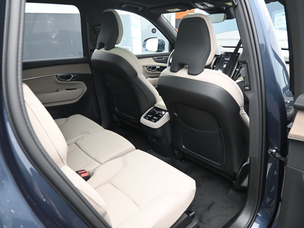 2026 Volvo XC90 Plus - Photo 36