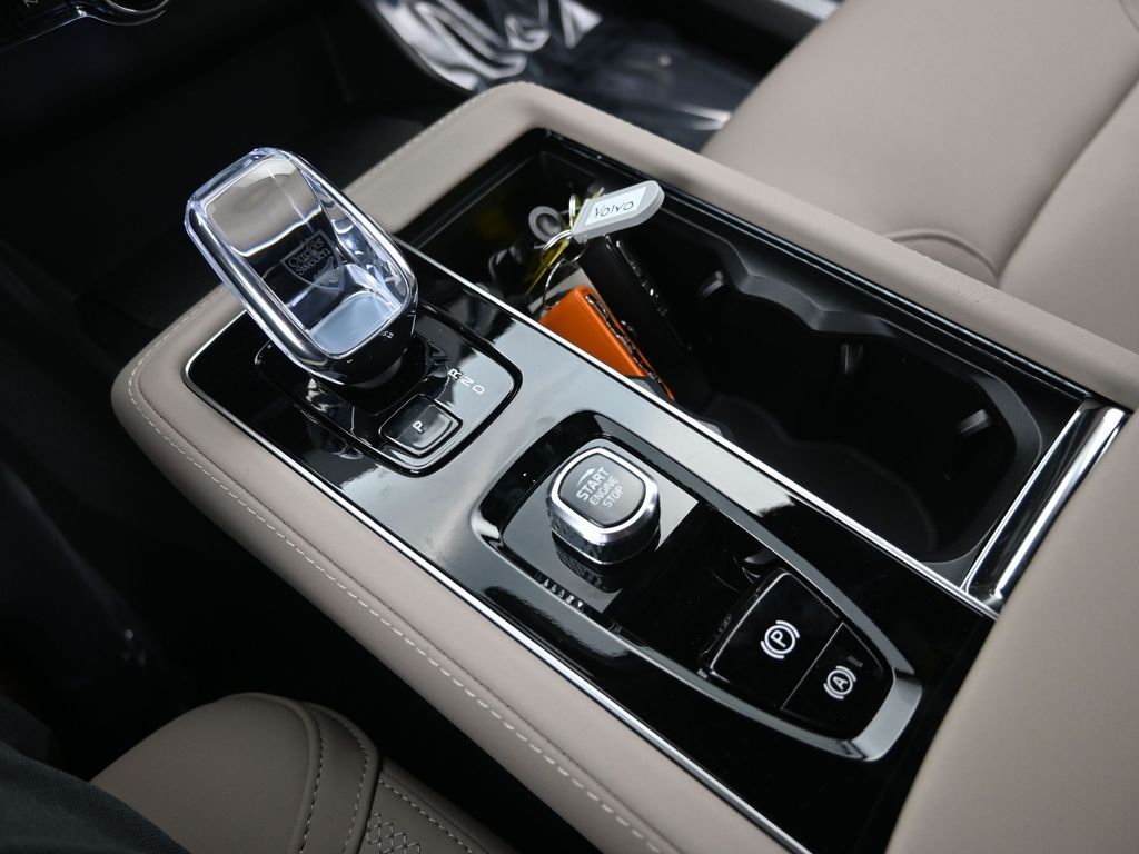 2026 Volvo XC90 Plus - Photo 24