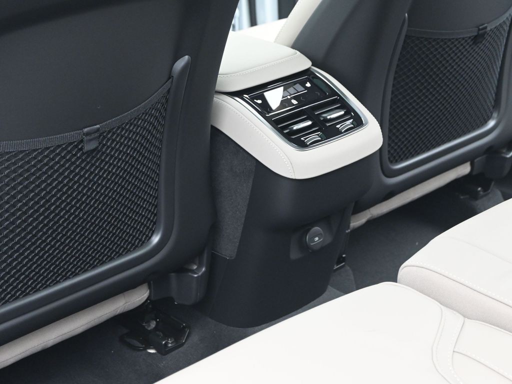2026 Volvo XC90 Ultra - Photo 28