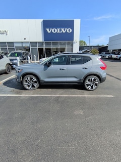 2023 Volvo XC40 B5 Plus Dark Theme SUV
