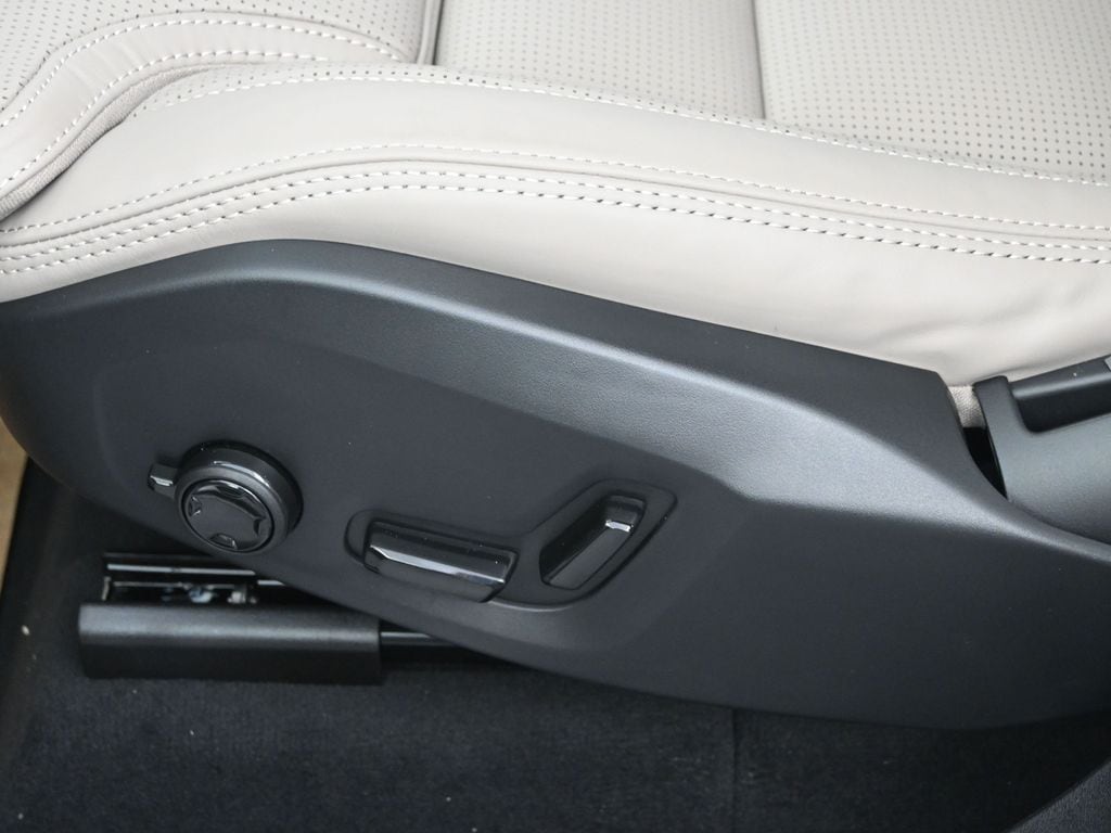 2026 Volvo XC90 Ultra - Photo 11