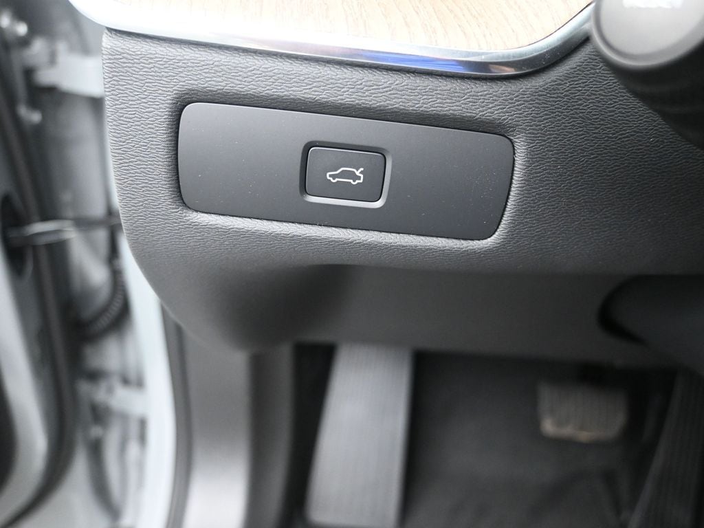 2026 Volvo XC60 Plus - Photo 15