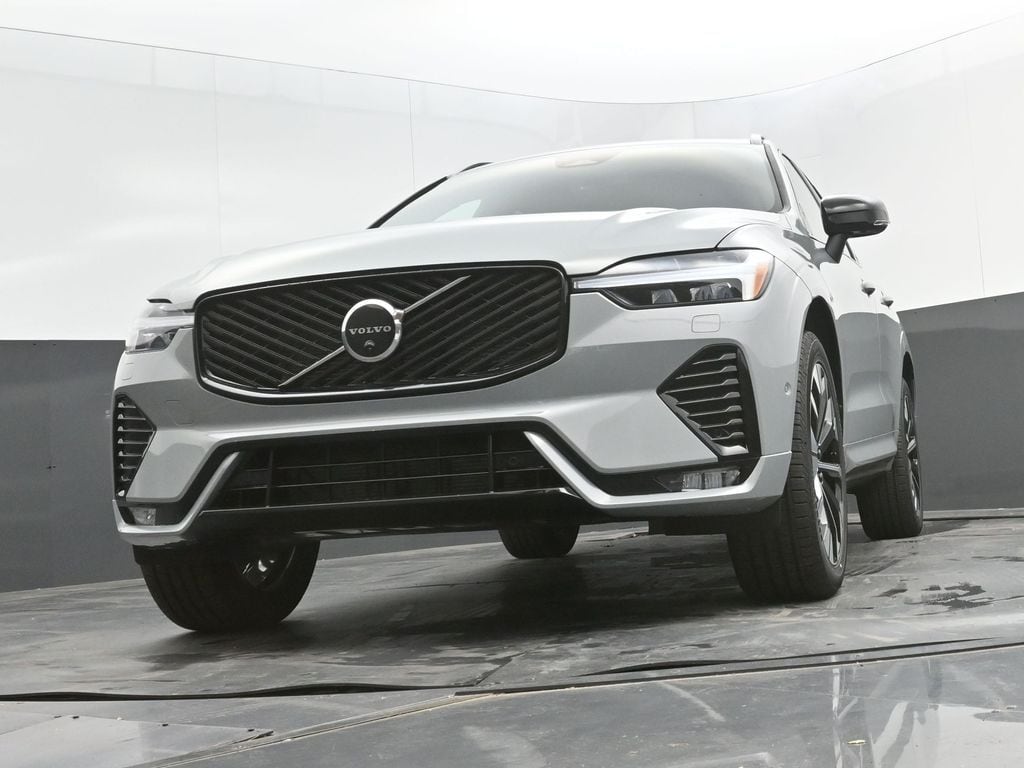 2026 Volvo XC60 Plus - Photo 52