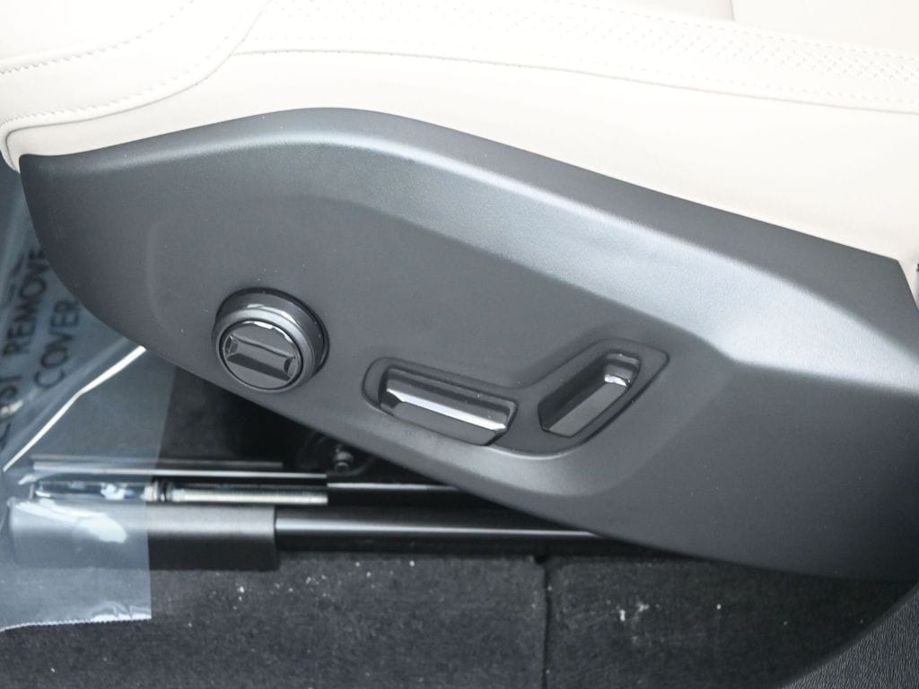 2026 Volvo XC60 Plus - Photo 12