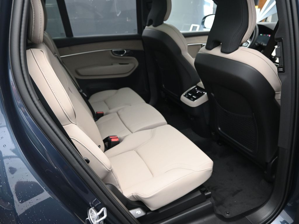 2026 Volvo XC90 Plus - Photo 35