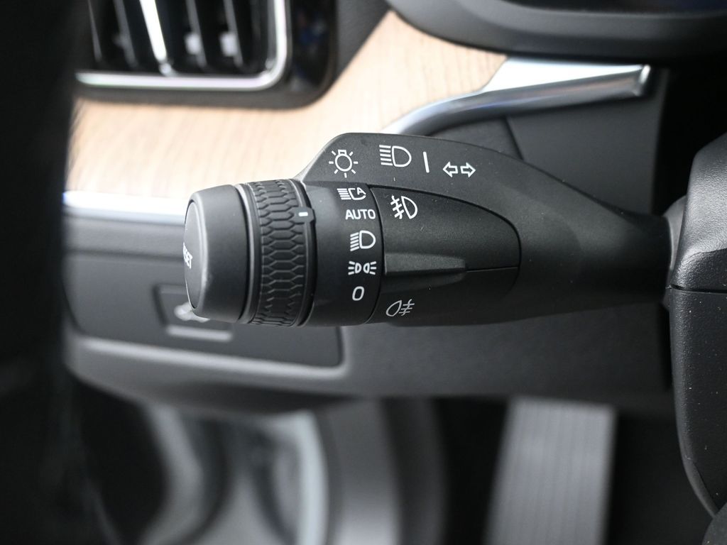 2026 Volvo XC60 Plus - Photo 16