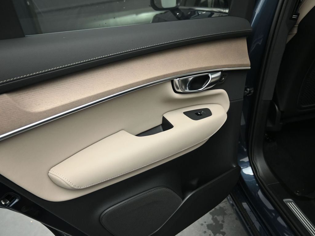 2026 Volvo XC90 Plus - Photo 27