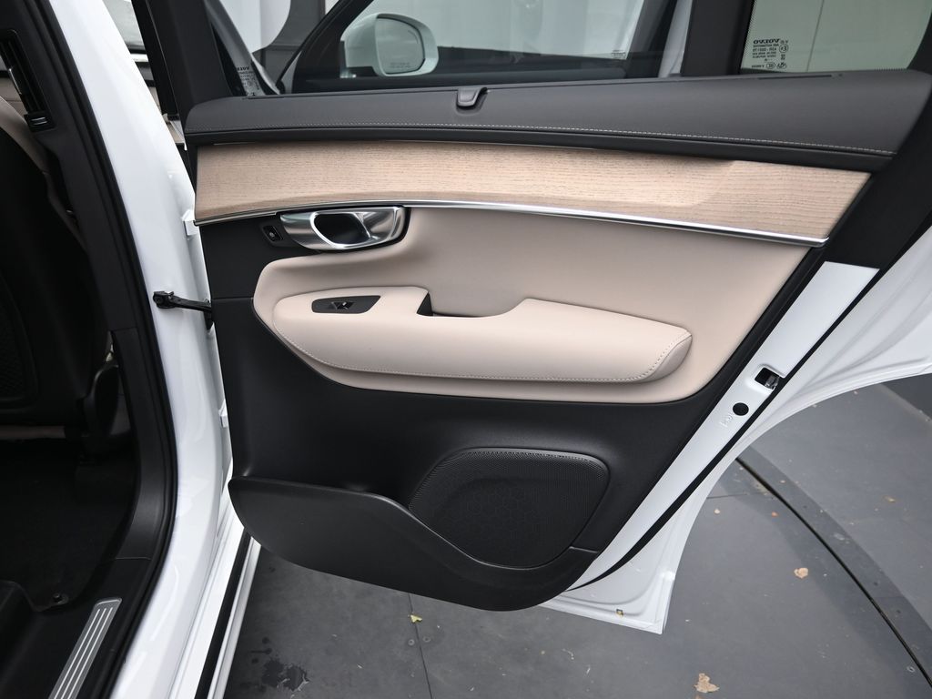 2026 Volvo XC90 Ultra - Photo 32