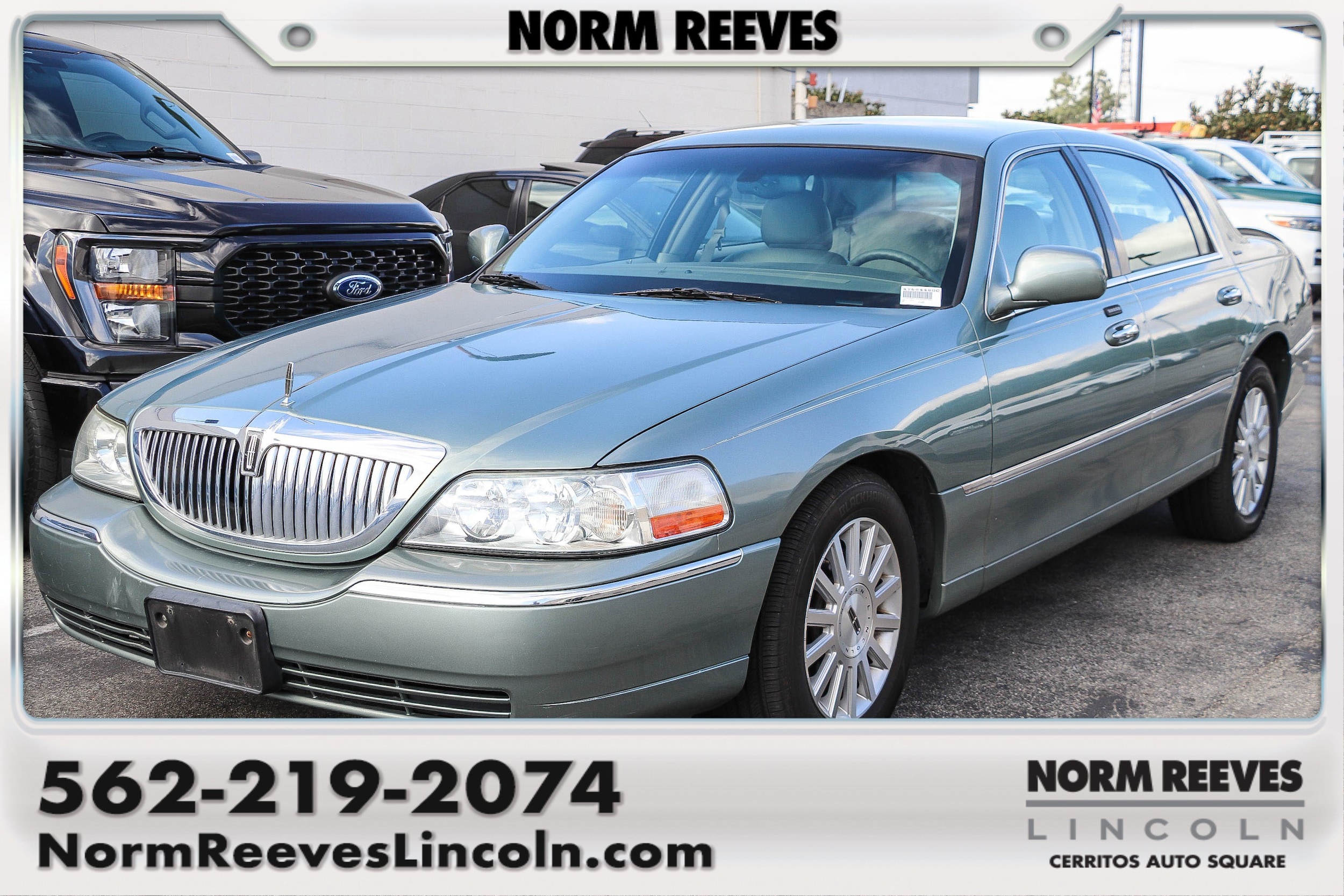 2004 Lincoln Town Car Signature