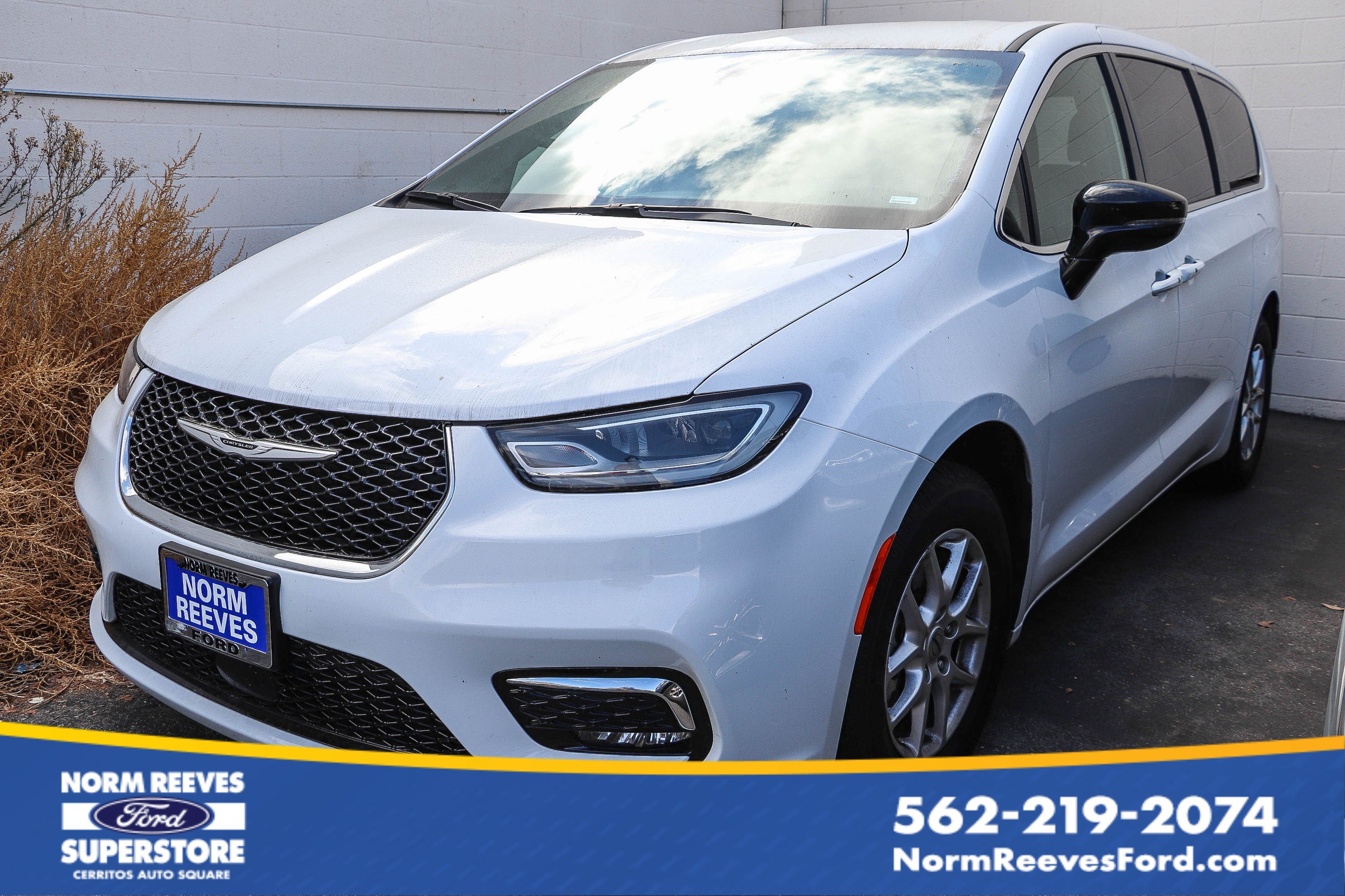 Used 2025 Chrysler Pacifica Select Select FWD