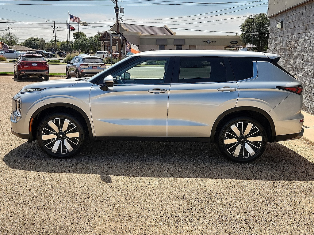 Used 2025 Mitsubishi Outlander SE SUV