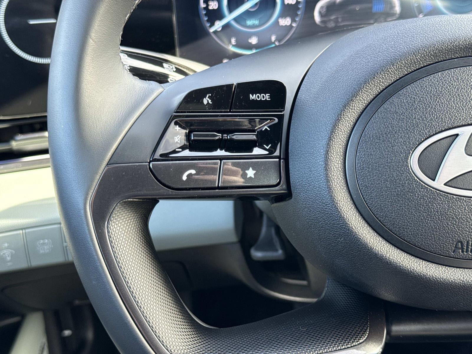 2025 Hyundai Elantra Limited - Photo 10