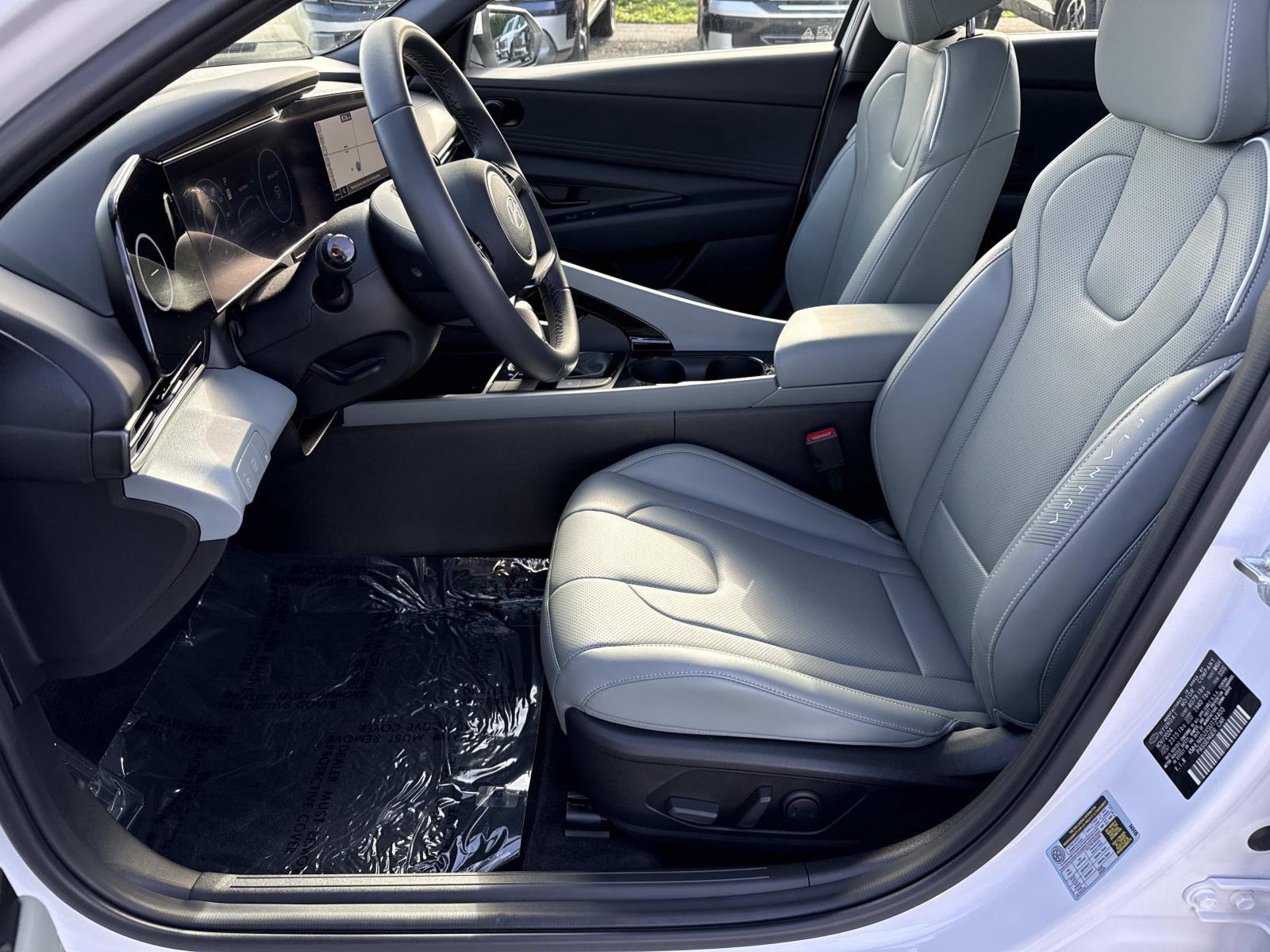 2025 Hyundai Elantra Limited - Photo 23