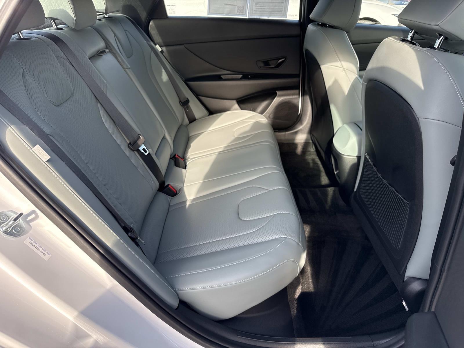 2025 Hyundai Elantra Limited - Photo 21