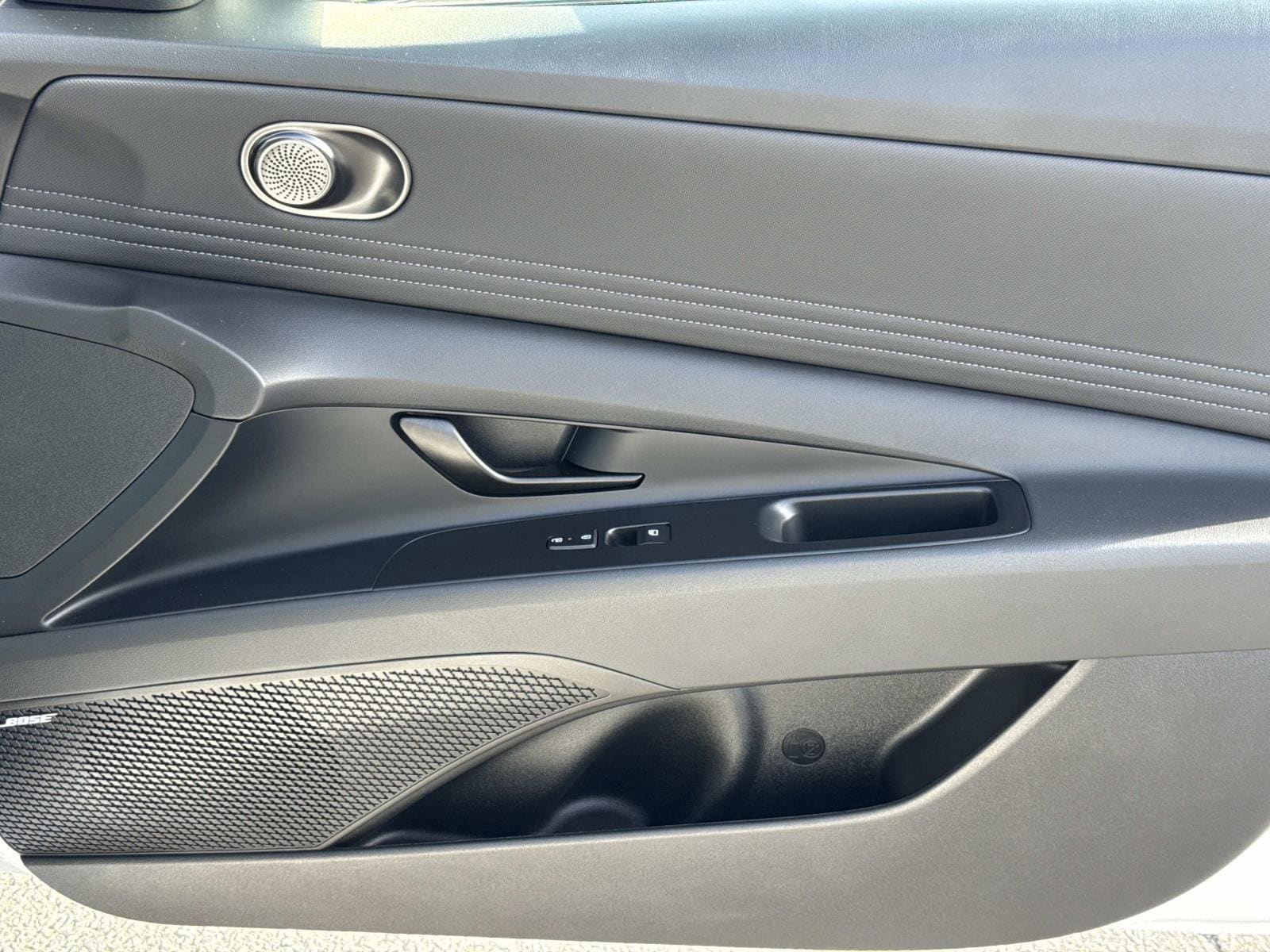 2025 Hyundai Elantra Limited - Photo 19