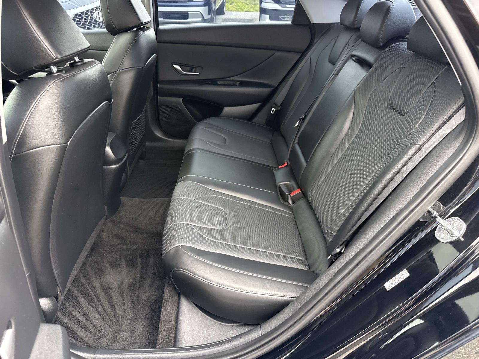 2022 Hyundai Elantra Limited - Photo 23