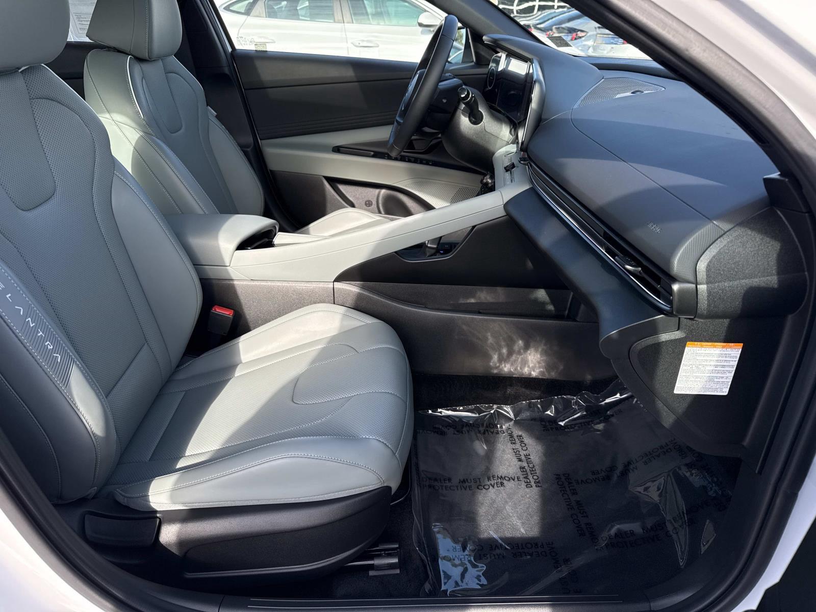 2025 Hyundai Elantra Limited - Photo 20