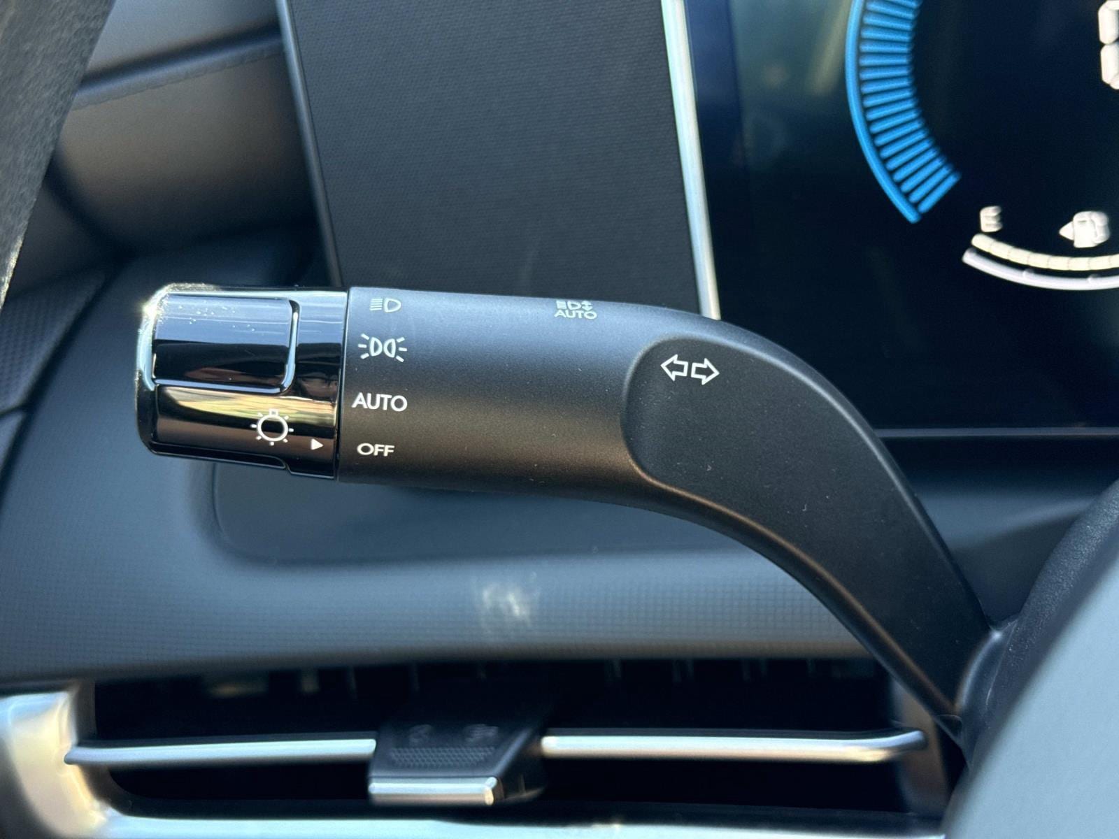 2025 Hyundai Santa Cruz SE - Photo 11