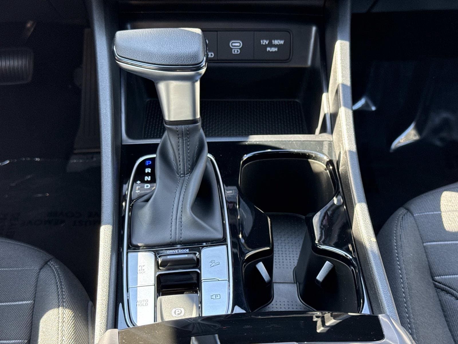 2025 Hyundai Santa Cruz SE - Photo 8