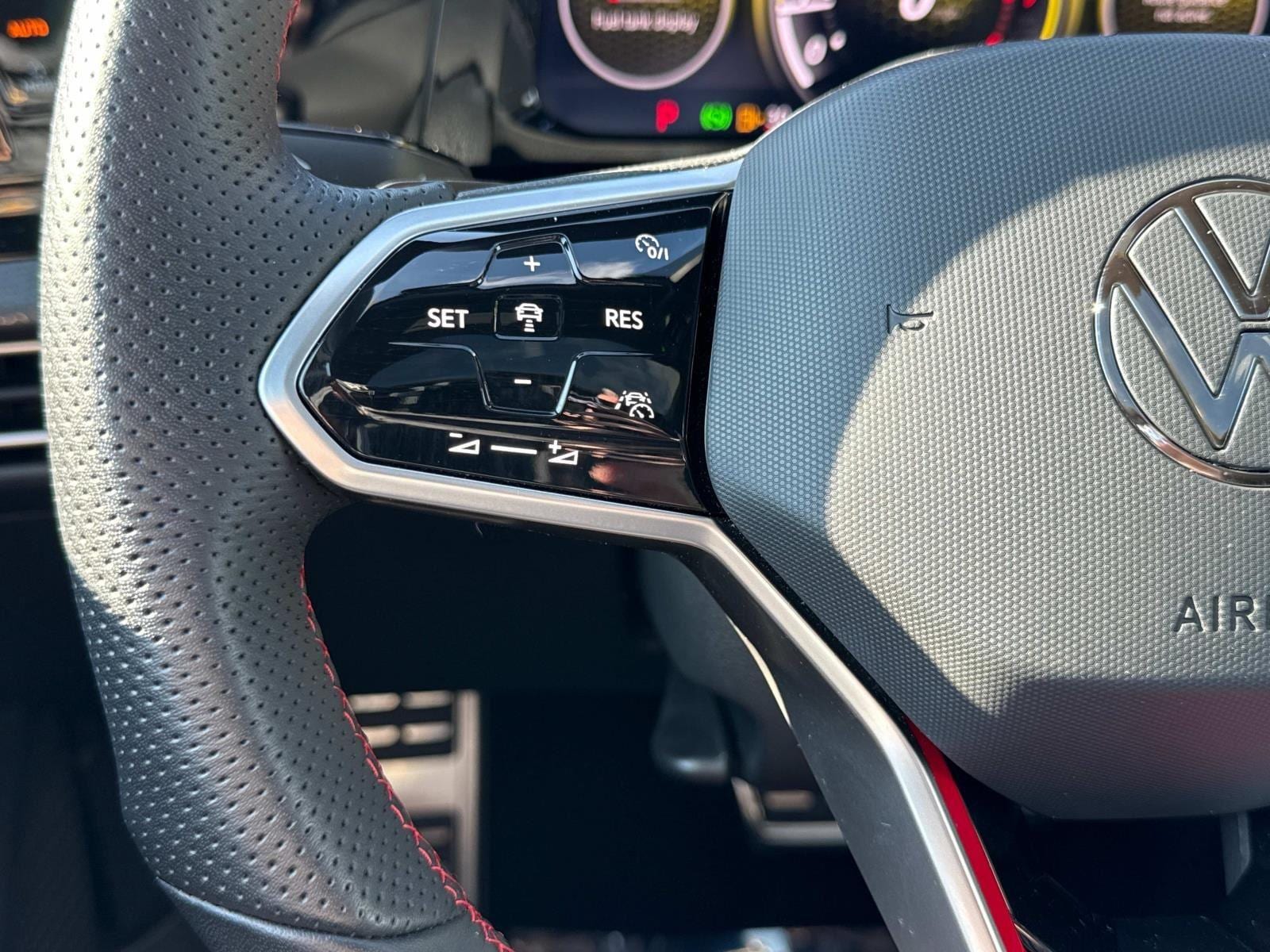 2024 Volkswagen Golf GTI Autobahn - Photo 10