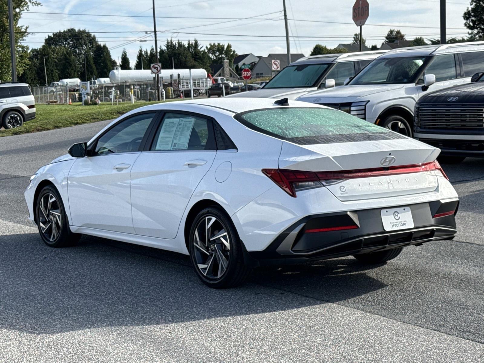 2025 Hyundai Elantra Limited - Photo 26