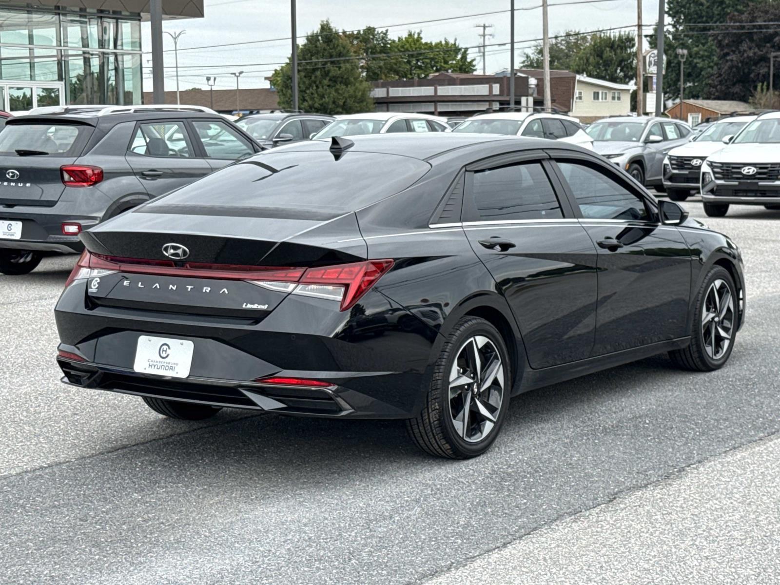 2022 Hyundai Elantra Limited - Photo 25