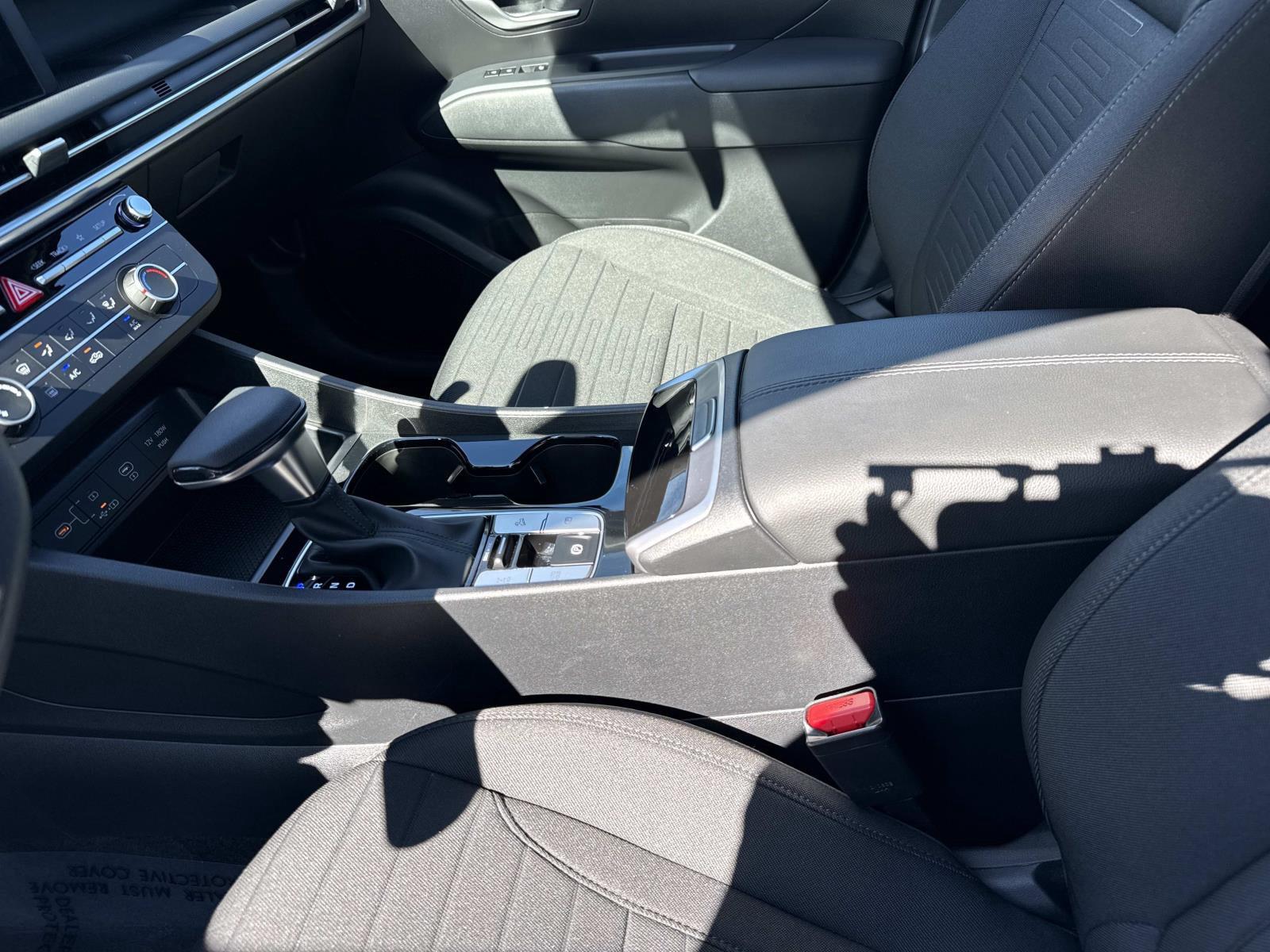 2025 Hyundai Santa Cruz SE - Photo 16