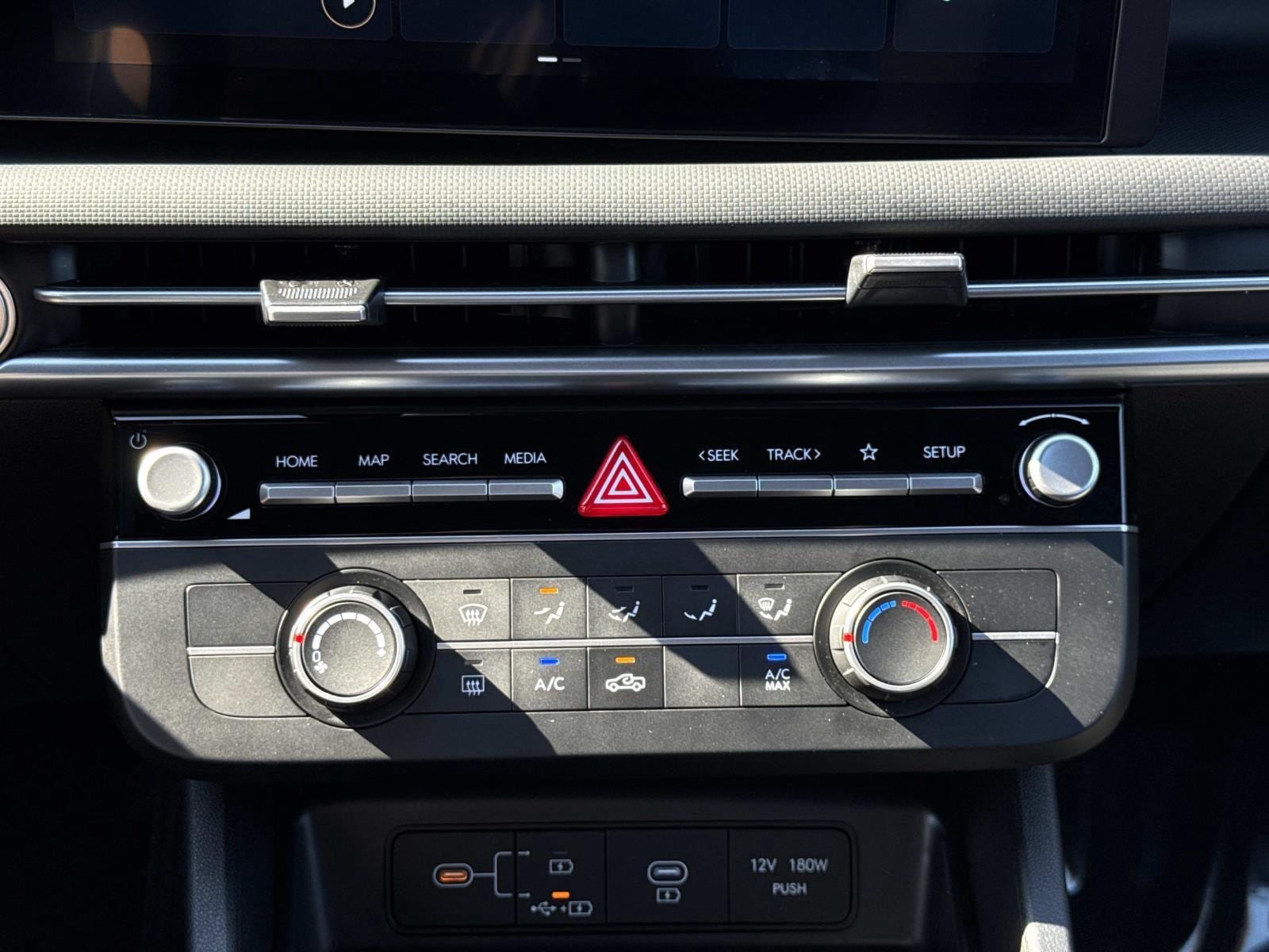 2025 Hyundai Santa Cruz SE - Photo 6