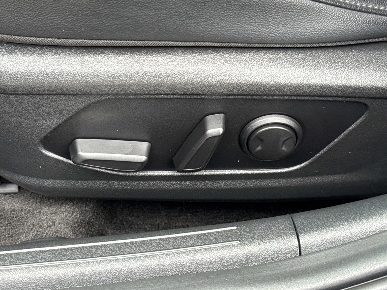 2022 Hyundai Elantra Limited - Photo 17