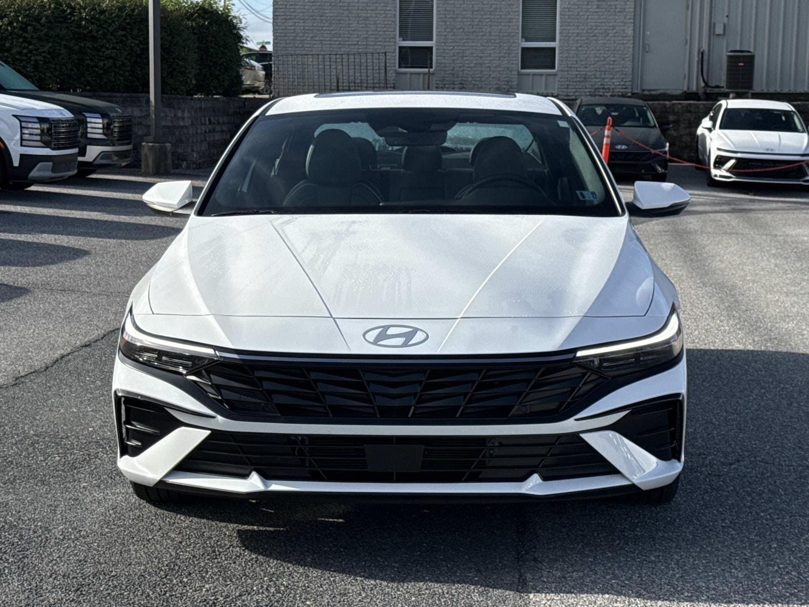 2025 Hyundai Elantra Limited - Photo 28