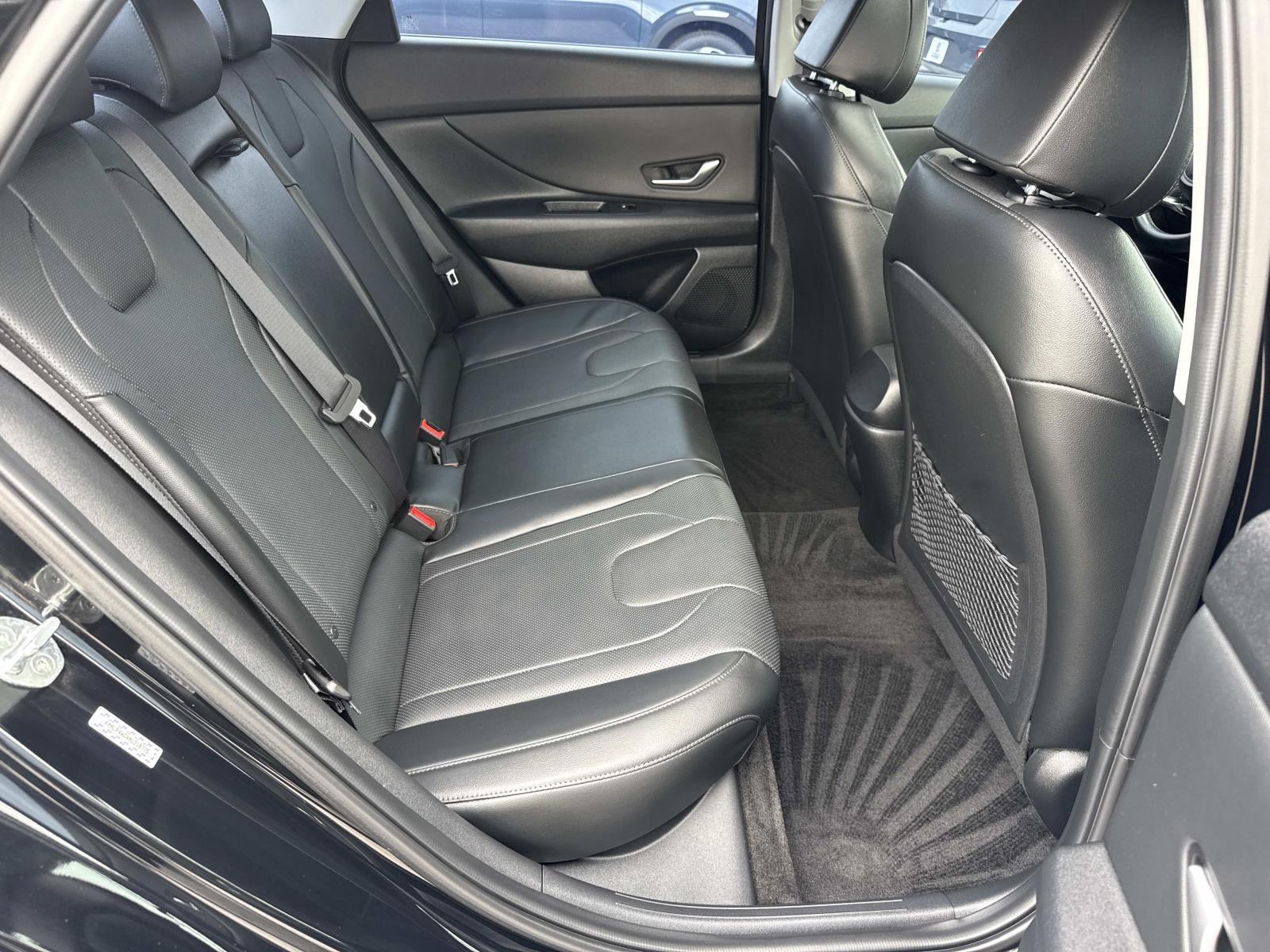 2022 Hyundai Elantra Limited - Photo 21
