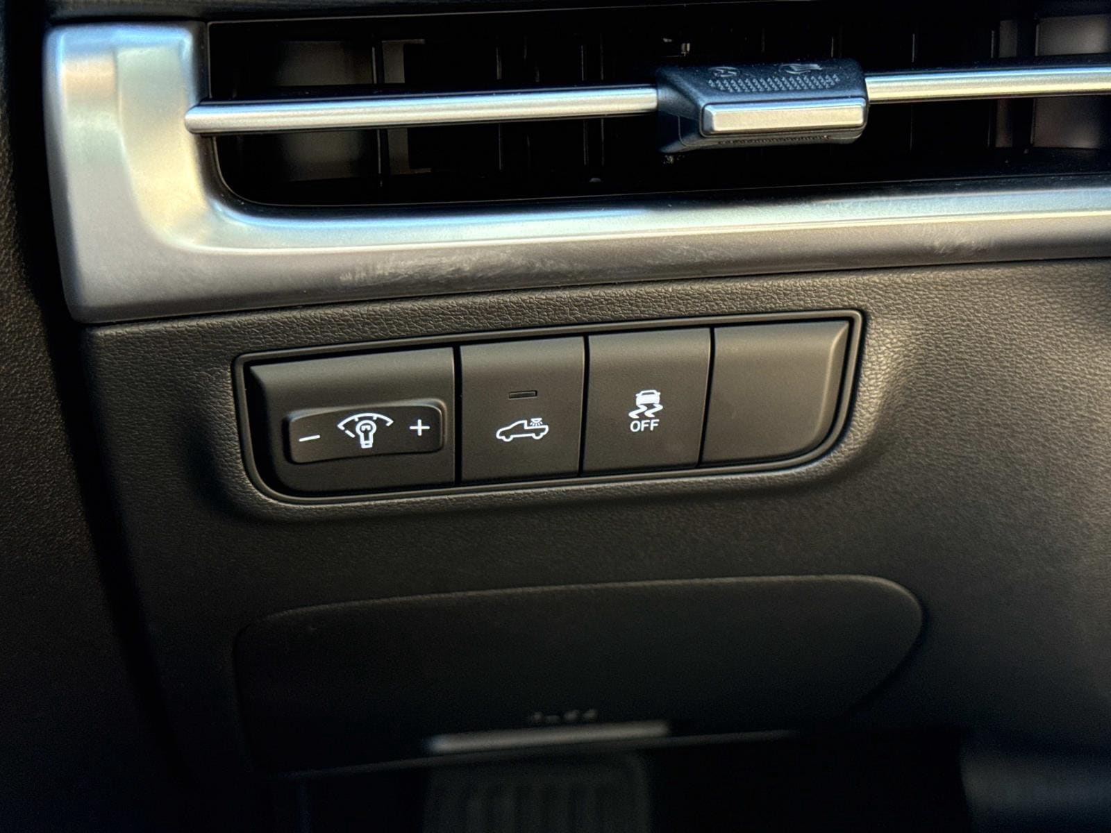 2025 Hyundai Santa Cruz SE - Photo 14