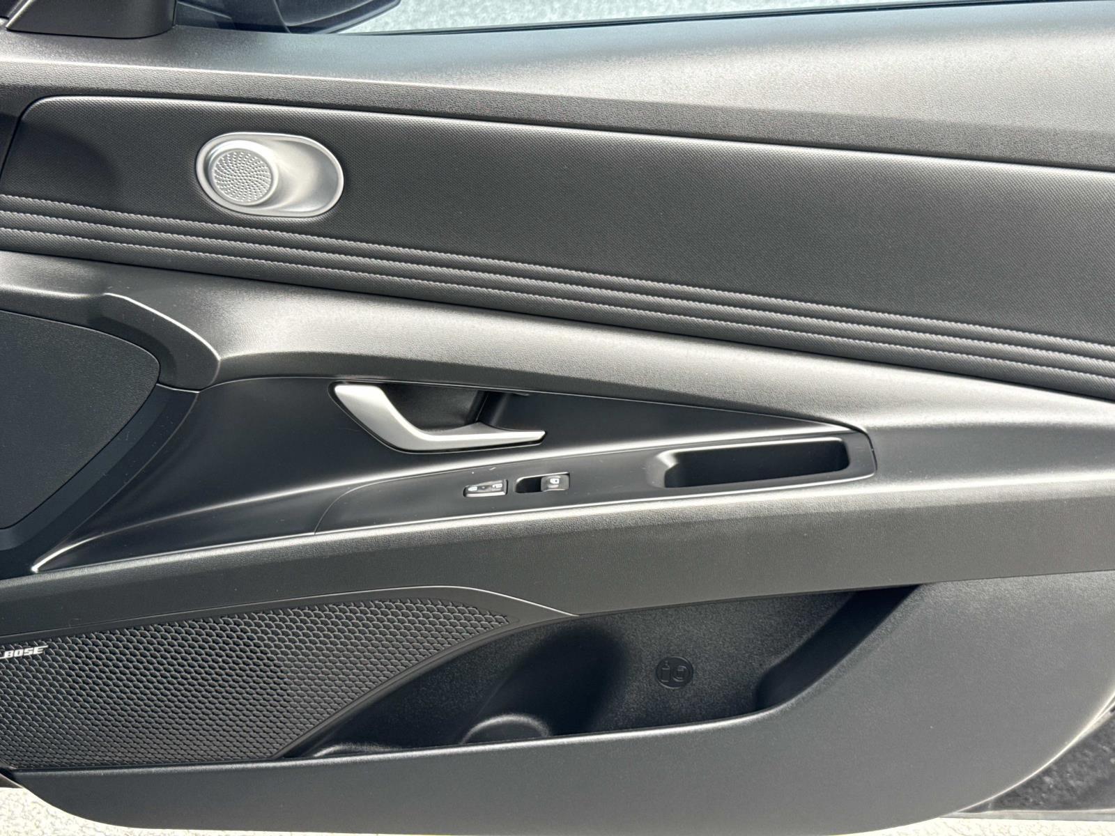 2022 Hyundai Elantra Limited - Photo 19